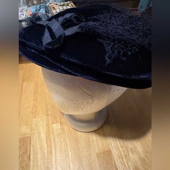 Vintage Velvet Blue Netting Gems Pearls Chapeaux Louise Hat Blue 50s - Picture 1 of 5